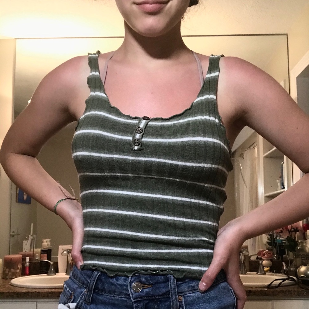 BNWT Tillys tank! 💚